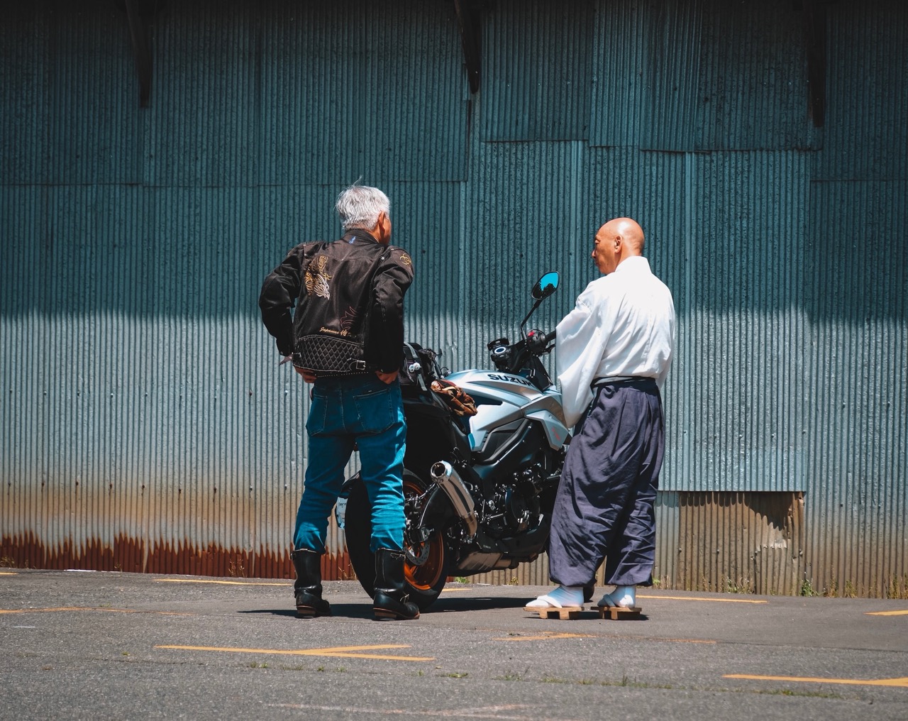 motard et moine - Japon